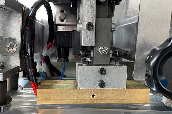 三伺服枕式草莓社区网址的新地址与物料接触部位采用30不锈钢制