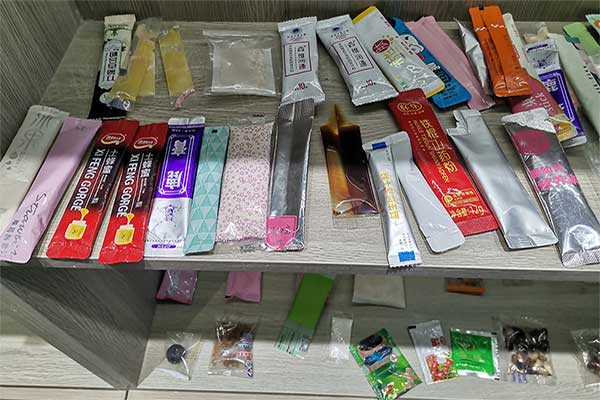 全自动小型草莓社区网址的新地址能够满足颗粒、条块、片状、球状、粉料、液体、膏体产品的自动定量包装